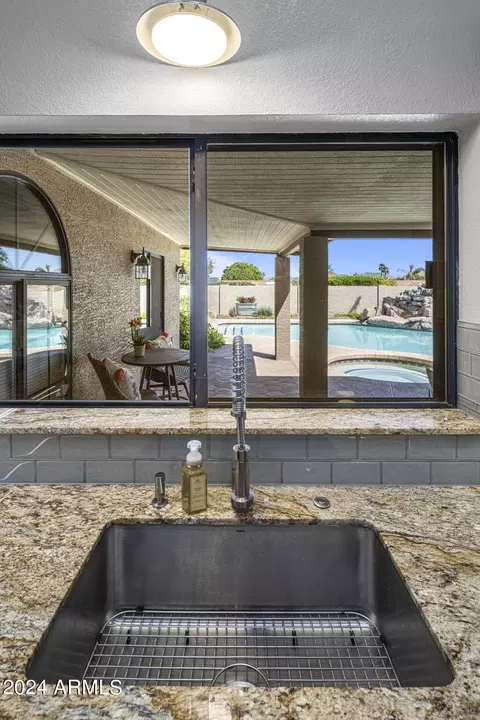 Exterior - 1112 E Le Marche Ave, Phoenix, AZ 85022 photo 5 of 10