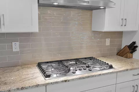 Kitchen - 4293 E Dennisport Ave, Gilbert, AZ 85295 photo 4 of 5