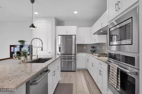 Kitchen - 4293 E Dennisport Ave, Gilbert, AZ 85295 photo 3 of 5