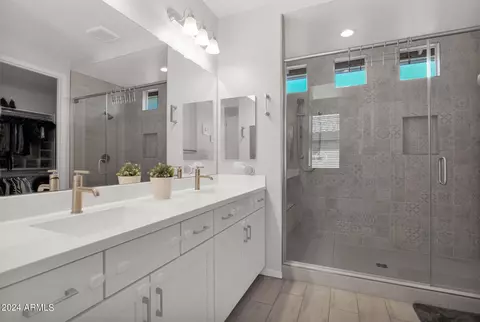 Bath - 4293 E Dennisport Ave, Gilbert, AZ 85295 photo 2 of 5