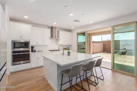 Kitchen - 1427 E Blue Spruce Ln, Gilbert, AZ 85298 photo 3 of 4