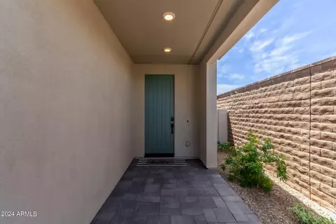 Exterior - 1427 E Blue Spruce Ln, Gilbert, AZ 85298 photo 4 of 6