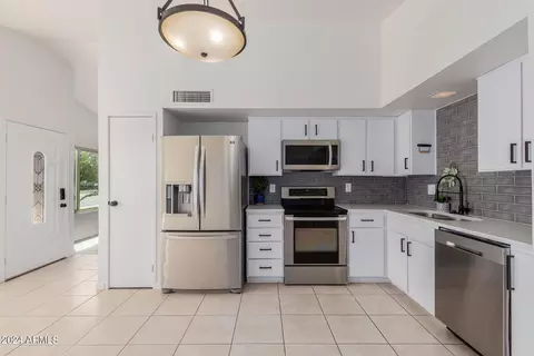 6028 W Mauna Loa Ln, Glendale, AZ 85306