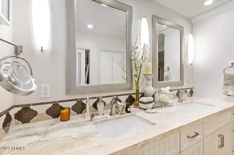 Bath - 20 E San Miguel Ave, Phoenix, AZ 85012 photo 2 of 8
