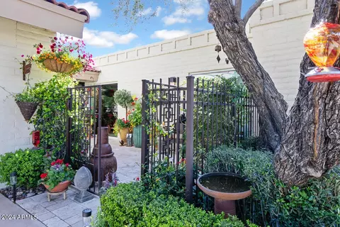 Exterior - 20 E San Miguel Ave, Phoenix, AZ 85012 photo 2 of 21