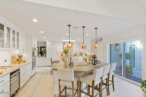 Kitchen - 20 E San Miguel Ave, Phoenix, AZ 85012 photo 2 of 9