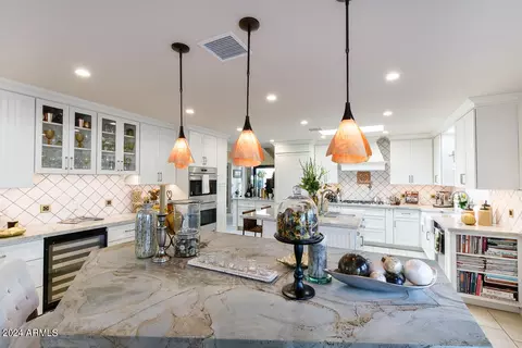 Kitchen - 20 E San Miguel Ave, Phoenix, AZ 85012 photo 3 of 9