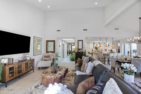 Living - 20 E San Miguel Ave, Phoenix, AZ 85012 photo 5 of 6