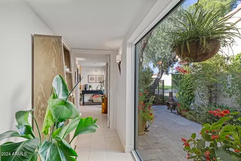 Entry Way - 20 E San Miguel Ave, Phoenix, AZ 85012 photo 3 of 3