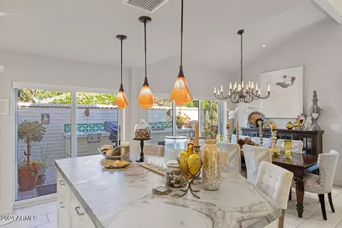 Dining - 20 E San Miguel Ave, Phoenix, AZ 85012 photo 5 of 9