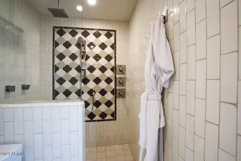 Bath - 20 E San Miguel Ave, Phoenix, AZ 85012 photo 5 of 8