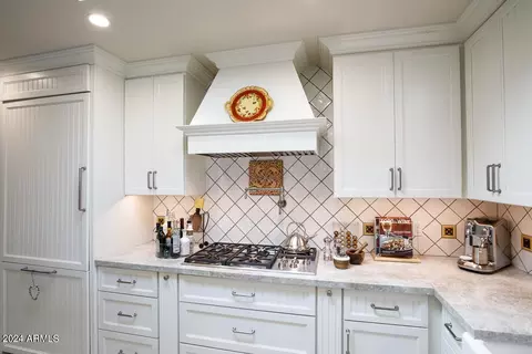 Kitchen - 20 E San Miguel Ave, Phoenix, AZ 85012 photo 4 of 9