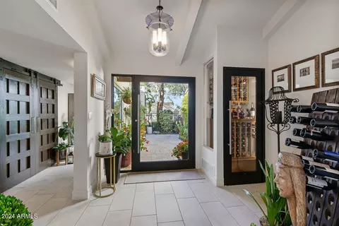 Entry Way - 20 E San Miguel Ave, Phoenix, AZ 85012 photo 1 of 3