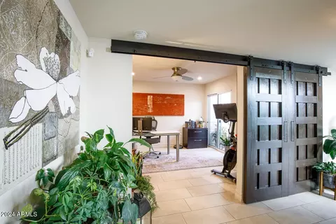 Entry Way - 20 E San Miguel Ave, Phoenix, AZ 85012 photo 2 of 3