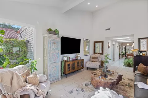 Living - 20 E San Miguel Ave, Phoenix, AZ 85012 photo 4 of 6
