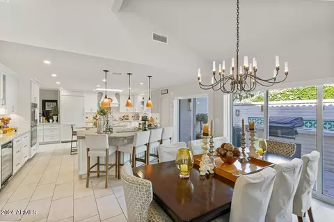 Dining - 20 E San Miguel Ave, Phoenix, AZ 85012 photo 1 of 9