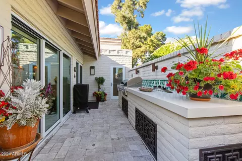 Exterior - 20 E San Miguel Ave, Phoenix, AZ 85012 photo 9 of 21