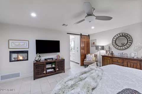 Bedroom - 20 E San Miguel Ave, Phoenix, AZ 85012 photo 3 of 5
