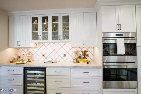 Kitchen - 20 E San Miguel Ave, Phoenix, AZ 85012 photo 8 of 9
