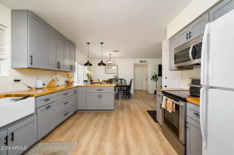 720 W Villa Rita Dr, Phoenix, AZ 85023