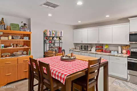 Dining - 112 S Emerald Dr, Apache Junction, AZ 85120 photo 1 of 1