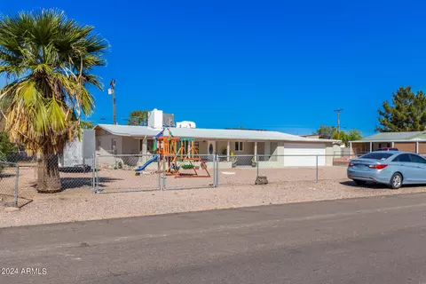 Exterior - 112 S Emerald Dr, Apache Junction, AZ 85120 photo 3 of 17