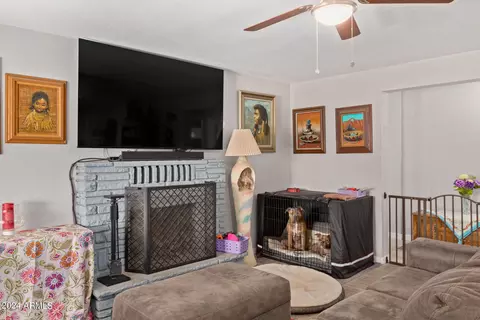 Living - 112 S Emerald Dr, Apache Junction, AZ 85120 photo 2 of 3