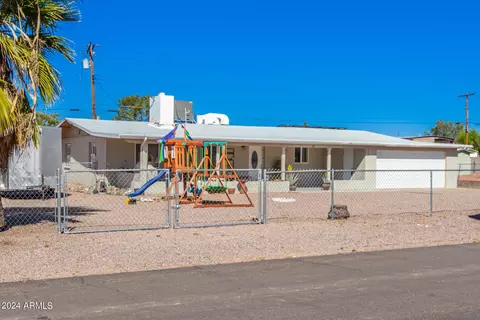 Exterior - 112 S Emerald Dr, Apache Junction, AZ 85120 photo 4 of 17