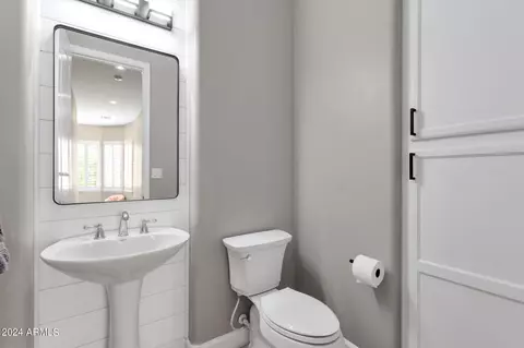 Bath - 4474 E Cabrillo Dr, Gilbert, AZ 85297 photo 1 of 8
