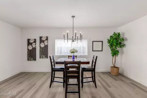 Dining - 1666 E Bishop Dr, Tempe, AZ 85282 photo 2 of 3