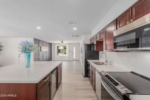 Kitchen - 1666 E Bishop Dr, Tempe, AZ 85282 photo 4 of 4