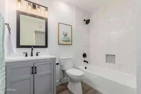 Bath - 1666 E Bishop Dr, Tempe, AZ 85282 photo 2 of 3
