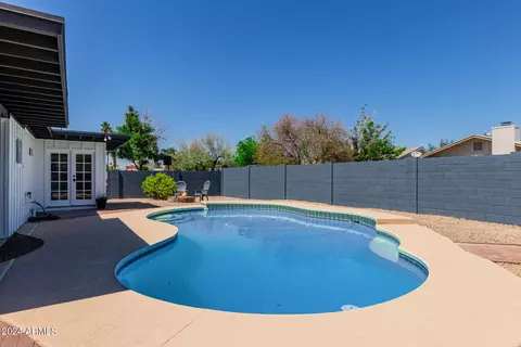 Exterior - 1666 E Bishop Dr, Tempe, AZ 85282 photo 8 of 13