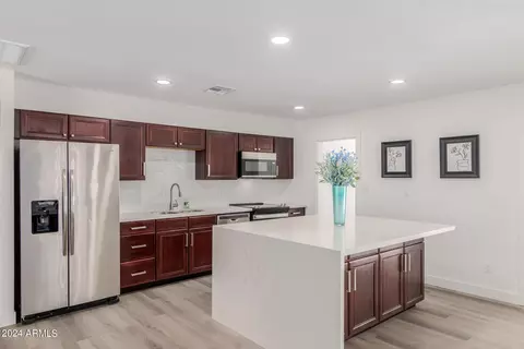 Kitchen - 1666 E Bishop Dr, Tempe, AZ 85282 photo 2 of 4
