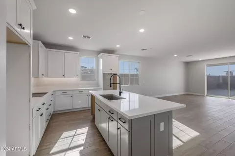 Kitchen - 9612 E Rainbow Ave, Mesa, AZ 85212 photo 3 of 4