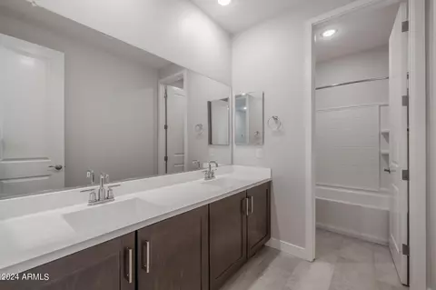 Bath - 9634 E Rainbow Ave, Mesa, AZ 85212 photo 7 of 8
