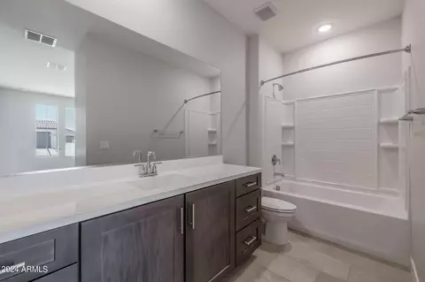 Bath - 9634 E Rainbow Ave, Mesa, AZ 85212 photo 5 of 8