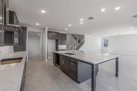 Kitchen - 9634 E Rainbow Ave, Mesa, AZ 85212 photo 6 of 9