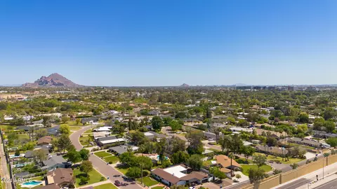 View/Area - 1730 E Rose Ln, Phoenix, AZ 85016 photo 15 of 16