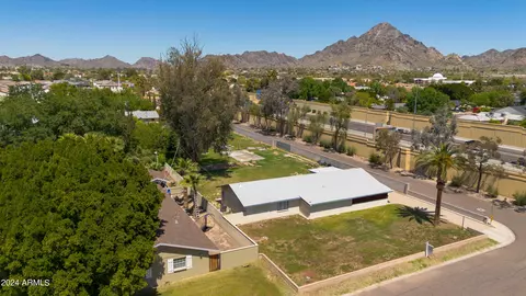 View/Area - 1730 E Rose Ln, Phoenix, AZ 85016 photo 4 of 16
