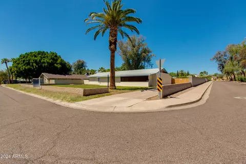 View/Area - 1730 E Rose Ln, Phoenix, AZ 85016 photo 2 of 16