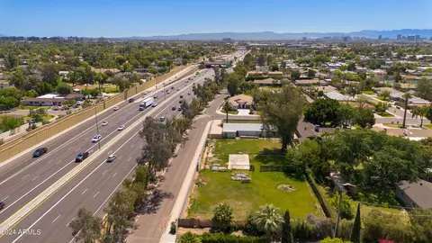 View/Area - 1730 E Rose Ln, Phoenix, AZ 85016 photo 8 of 16