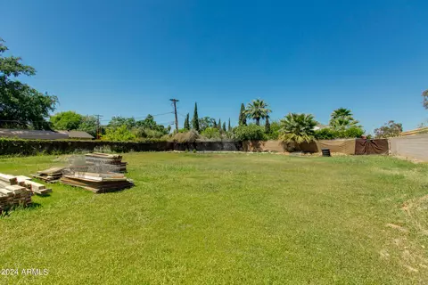 Exterior - 1730 E Rose Ln, Phoenix, AZ 85016 photo 6 of 9