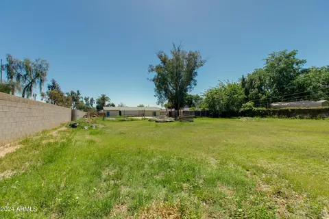 Exterior - 1730 E Rose Ln, Phoenix, AZ 85016 photo 7 of 9