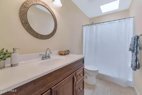 Bath - 5311 N 2nd Ave, Phoenix, AZ 85013 photo 1 of 2