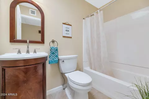 Bath - 5311 N 2nd Ave, Phoenix, AZ 85013 photo 2 of 2