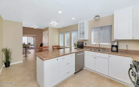 Kitchen - 5311 N 2nd Ave, Phoenix, AZ 85013 photo 3 of 4
