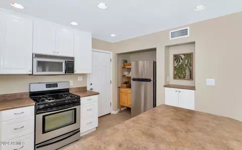 Kitchen - 5311 N 2nd Ave, Phoenix, AZ 85013 photo 4 of 4