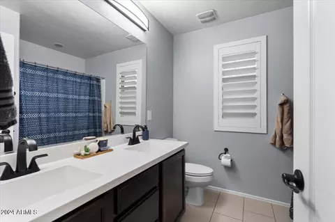 Bath - 4353 E Amber Ln, Gilbert, AZ 85296 photo 2 of 3