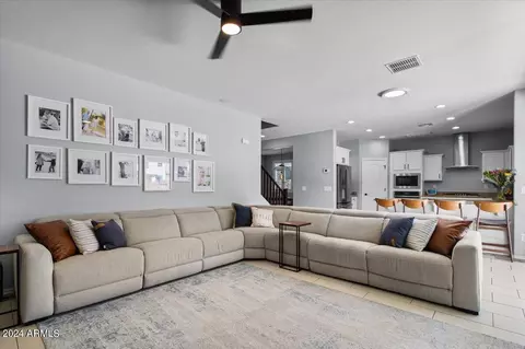 Living - 4353 E Amber Ln, Gilbert, AZ 85296 photo 2 of 4